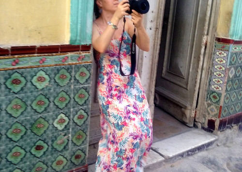 2-taking-photos-on-havana-streets.jpg